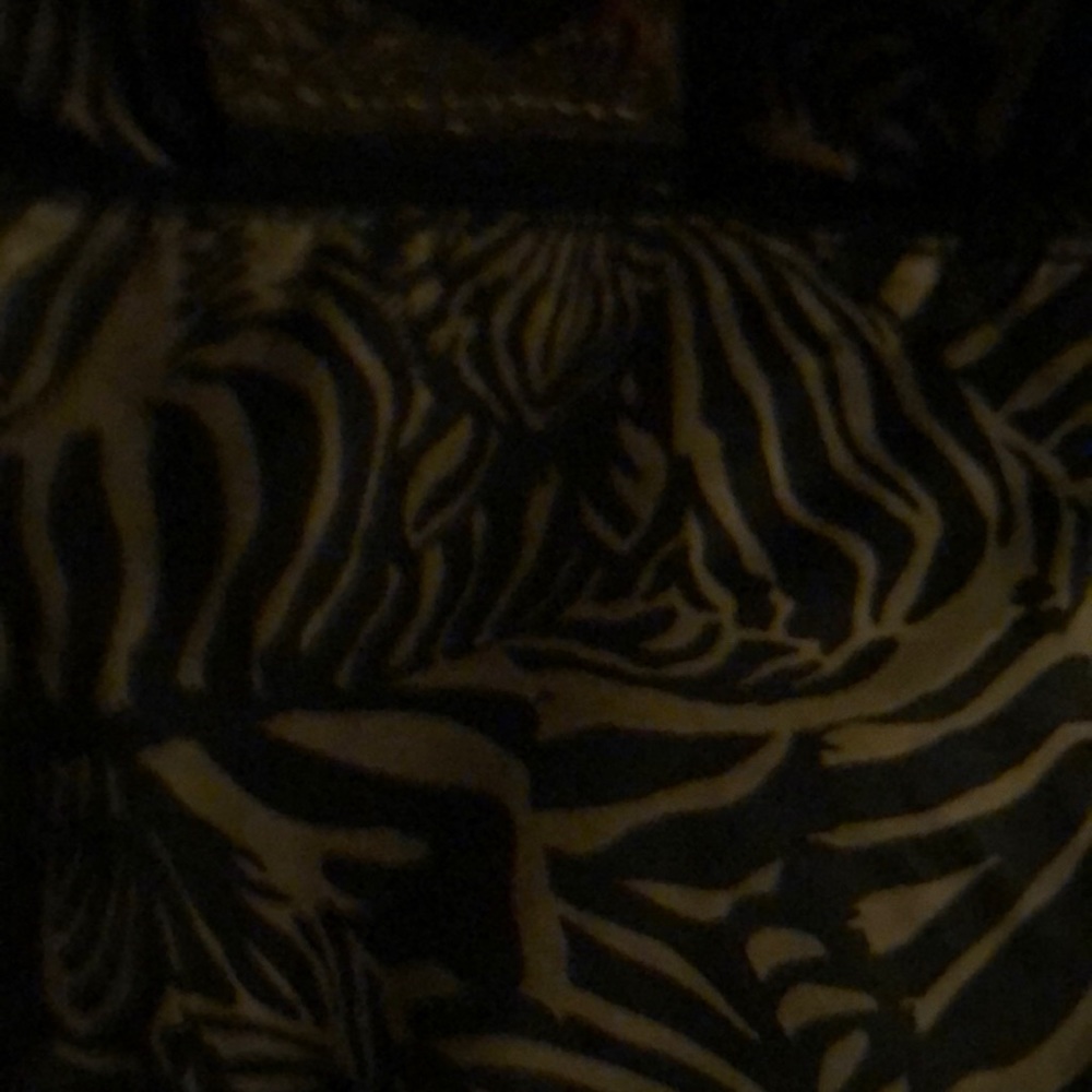 Cross body - Picture 3 of 3